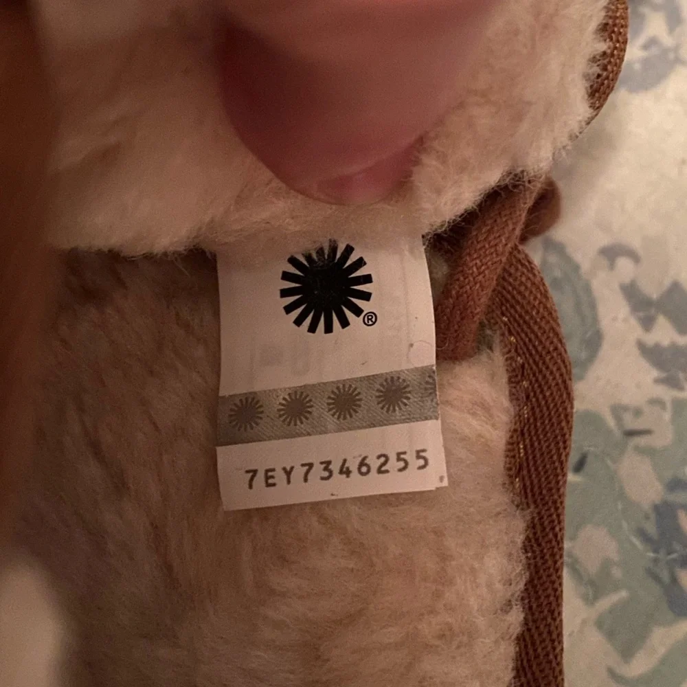 SOLD AUTHENTIC UGG NEUMEL SIZE 8 - Picture 4 of 5